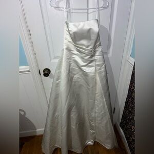 David's Bridal Classic White Dress